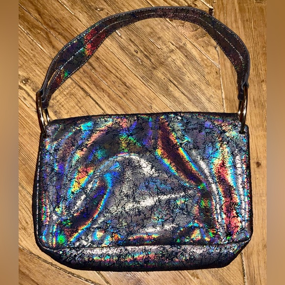 Urban Outfitters oil slick crackled print shoulder bag with silver rings - nwot - Picture 9 of 9